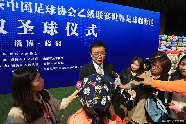 段昂君中路迅速变向，单手暴扣展现力量！